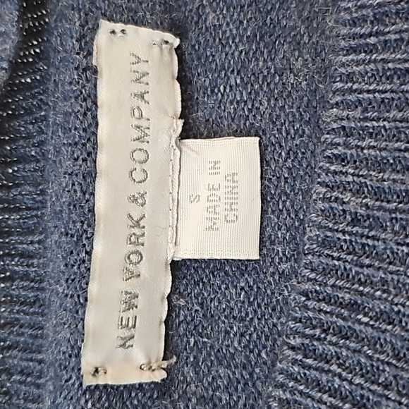 New York & Company Sweater - Picture 4 of 6